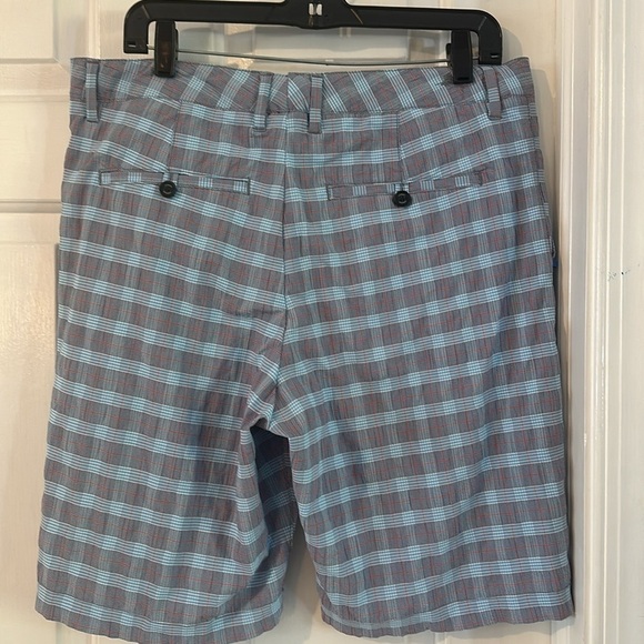 Men’s Tommy Bahama Checked Flat Front UV Protection Stretch Bermuda Shorts - Picture 3 of 7